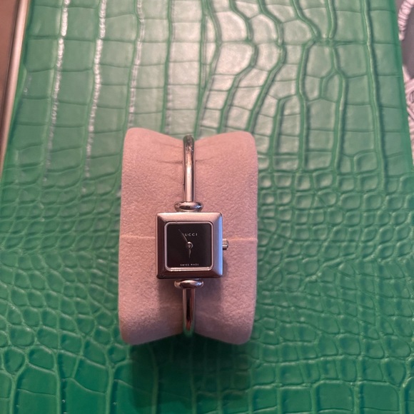 Gucci Silver Bangle Watch - Picture 2 of 7